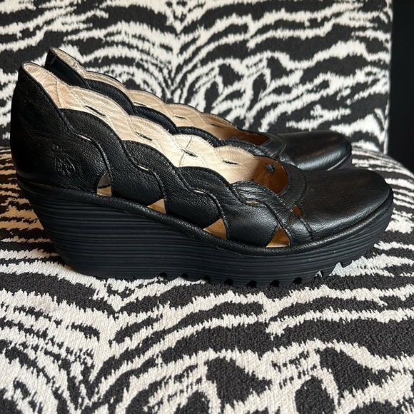 Fly London Shoes - FLY LONDON SCALLOPED WEDGE